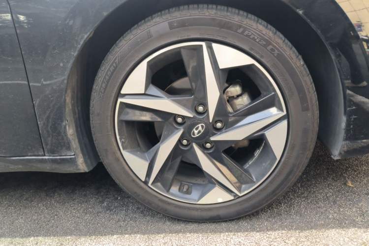 Used Hyundai Elantra 2021 1.5L CVT LUX Prestige Edition Right Front Wheel Hub