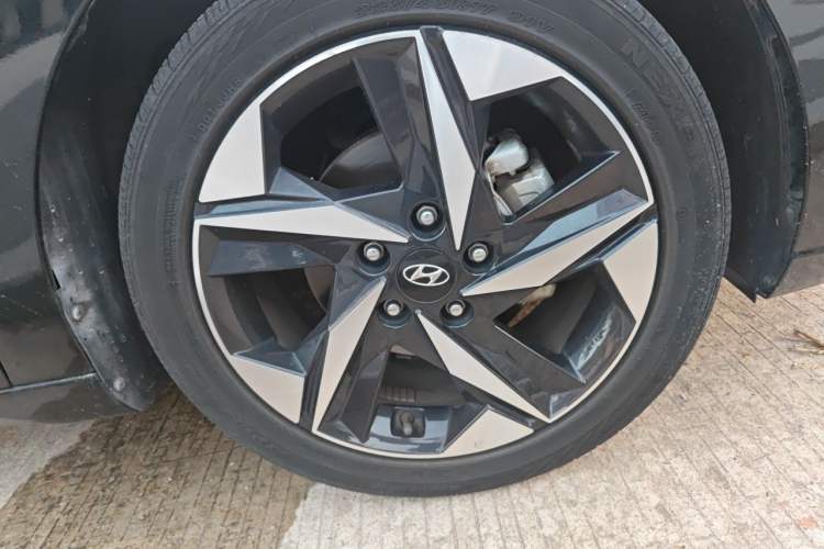 Used Hyundai Elantra 2021 240TGDi DCT LUX Prestige Edition Right Front Wheel Hub