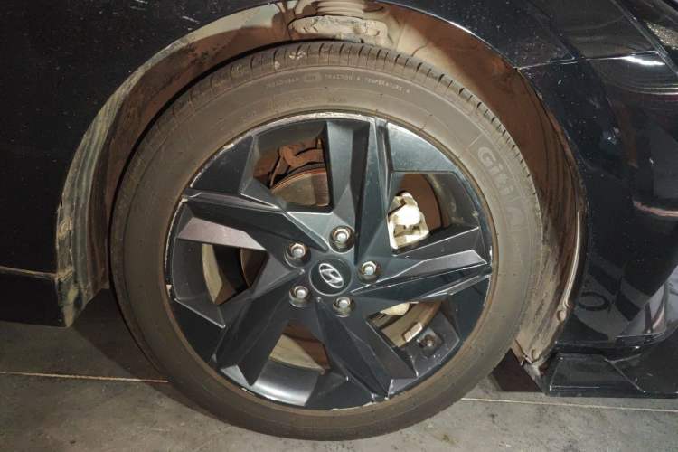 Used Hyundai Elantra 2021 1.5L CVT LUX Prestige Edition Right Front Wheel Hub