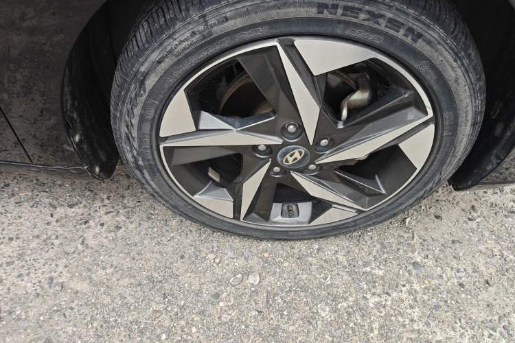 Used Hyundai Elantra 2021 1.5L CVT LUX Prestige Edition Right Front Wheel Hub