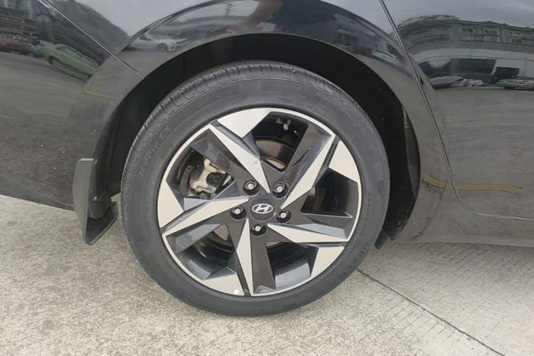 Used Hyundai Elantra 2021 1.5L CVT LUX Prestige Edition Right Rear Wheel Hub