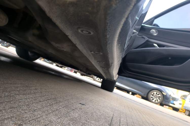 Used Hyundai Elantra 2021 1.5L CVT GLX Elite Edition Right Side Sill