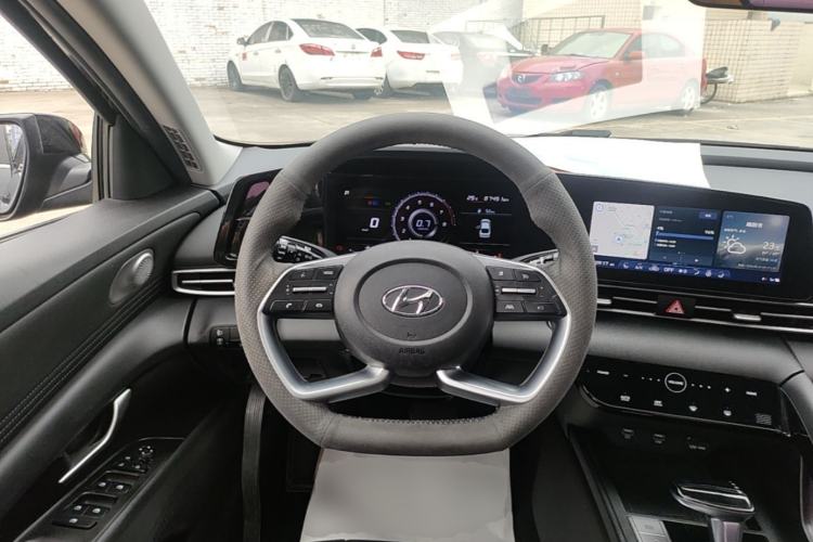 Used Hyundai Elantra 2021 1.5L CVT LUX Prestige Edition Steering Wheel