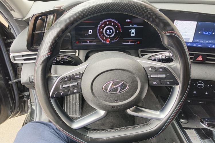 Used Hyundai Elantra 2021 1.5L CVT LUX Prestige Edition Steering Wheel