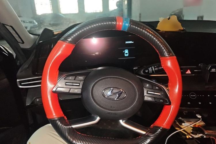 Used Hyundai Elantra 2021 1.5L CVT LUX Prestige Edition Steering Wheel