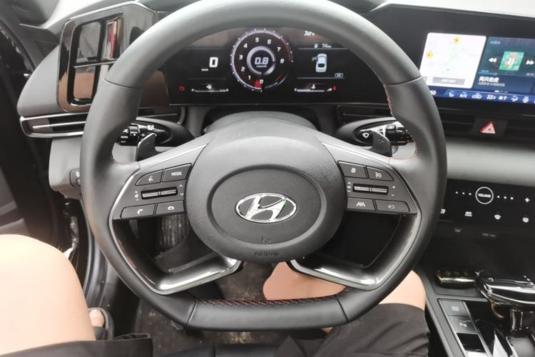 Used Hyundai Elantra 2021 240TGDi DCT LUX Prestige Edition Steering Wheel