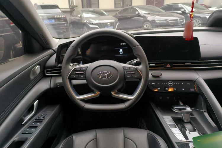 Used Hyundai Elantra 2021 1.5L CVT LUX Prestige Edition Steering Wheel