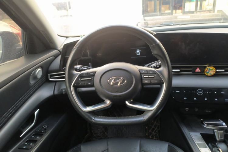 Used Hyundai Elantra 2021 1.5L CVT LUX Prestige Edition Steering Wheel