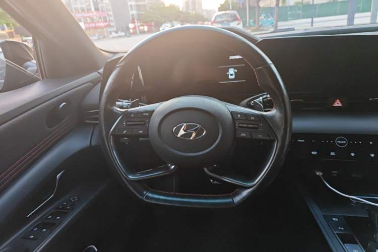 Used Hyundai Elantra 2021 240TGDi DCT LUX Prestige Edition Steering Wheel