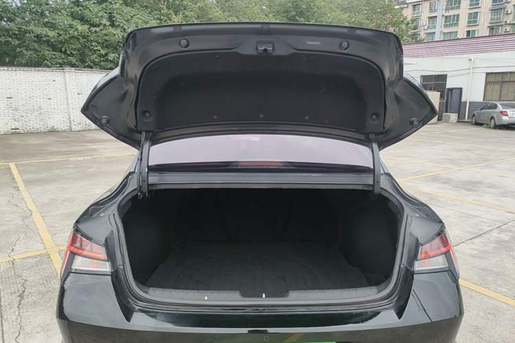 Used Hyundai Elantra 2021 1.5L CVT LUX Prestige Edition Trunk