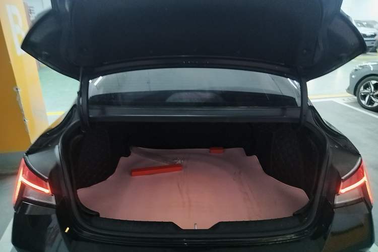 Used Hyundai Elantra 2021 1.5L CVT LUX Prestige Edition Trunk