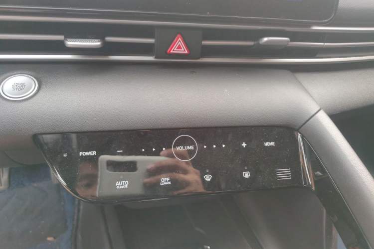 Used Hyundai Elantra 2021 1.5L CVT GLX Elite Edition Audio And AC Panel