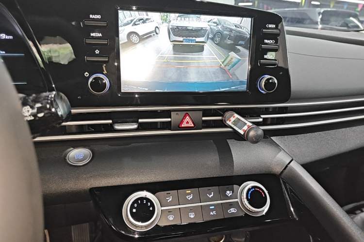 Used Hyundai Elantra 2021 1.5L CVT GLX Elite Edition Audio And AC Panel