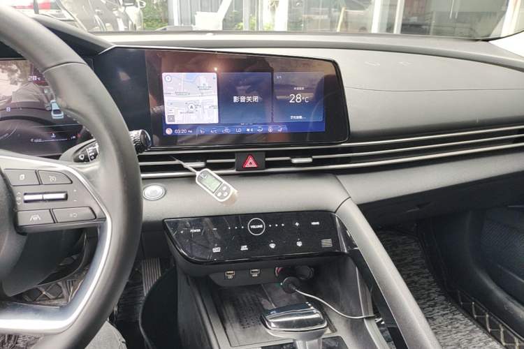 Used Hyundai Elantra 2021 1.5L CVT LUX Prestige Edition Audio And AC Panel