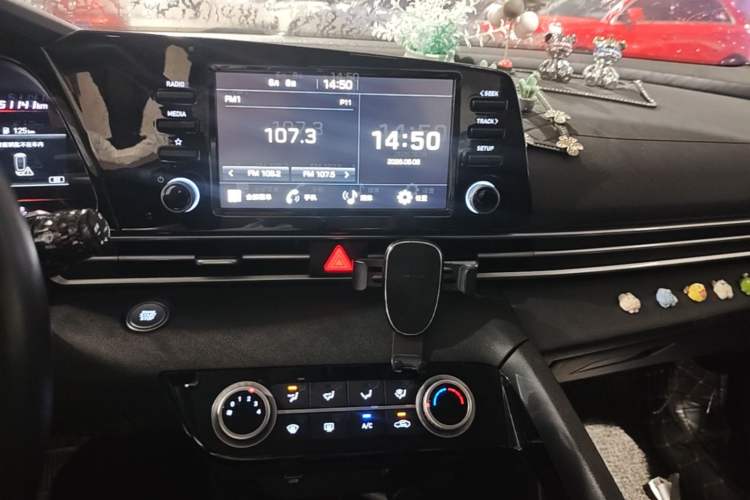 Used Hyundai Elantra 2021 1.5L CVT GLX Elite Edition Audio And AC Panel