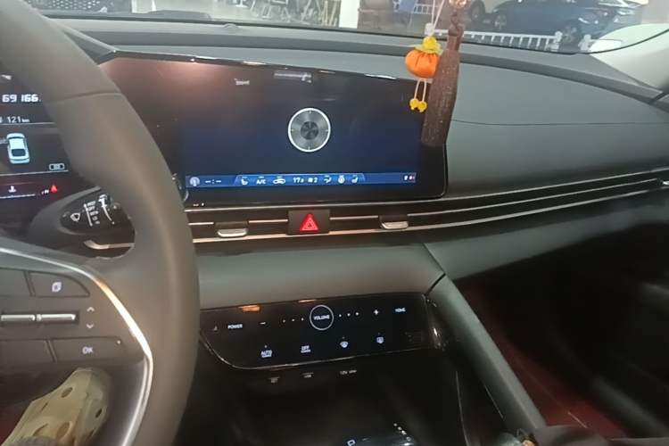 Used Hyundai Elantra 2021 1.5L CVT GLX Elite Edition Audio And AC Panel