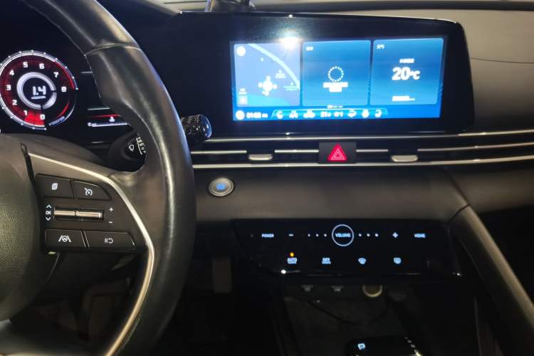 Used Hyundai Elantra 2021 1.5L CVT LUX Prestige Edition Audio And AC Panel