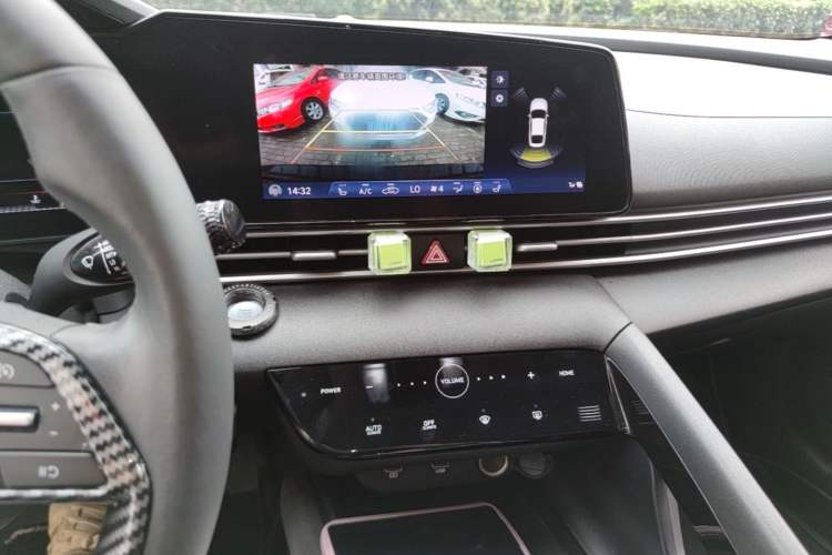 Used Hyundai Elantra 2021 1.5L CVT LUX Prestige Edition Audio And AC Panel