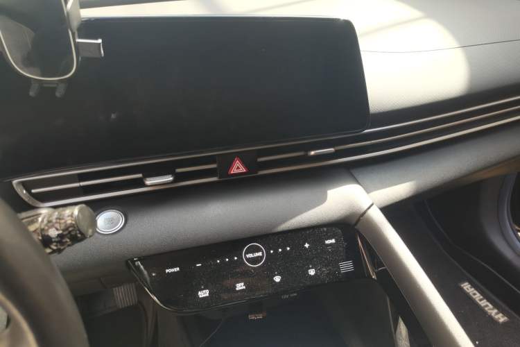 Used Hyundai Elantra 2021 1.5L CVT GLX Elite Edition Audio And AC Panel