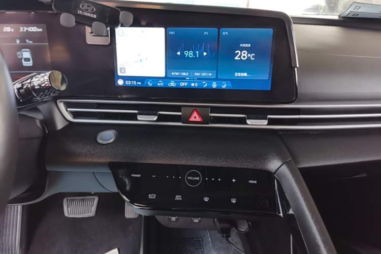 Used Hyundai Elantra 2021 1.5L CVT LUX Prestige Edition Audio And AC Panel