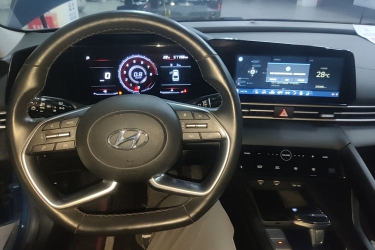 Used Hyundai Elantra 2021 1.5L CVT LUX Prestige Edition Center Console