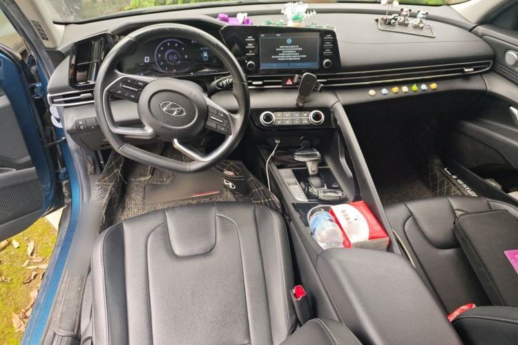 Used Hyundai Elantra 2021 1.5L CVT GLX Elite Edition Center Console