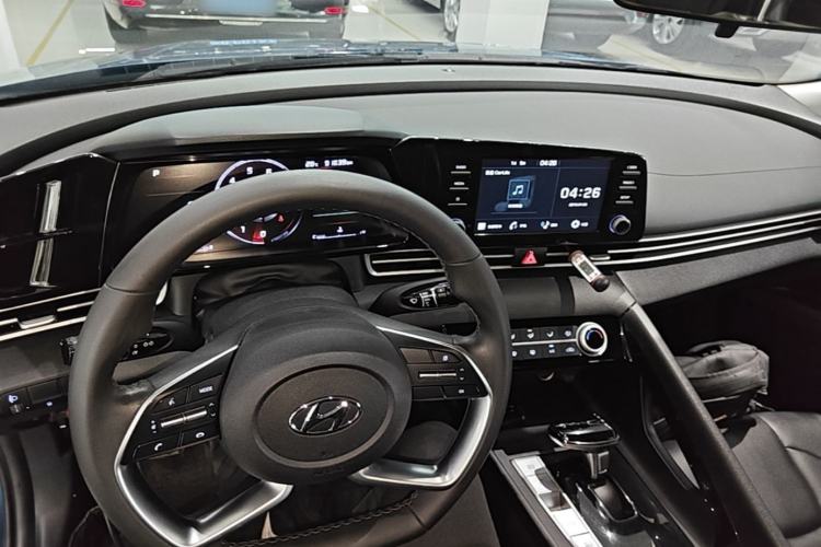 Used Hyundai Elantra 2021 1.5L CVT GLX Elite Edition Center Console