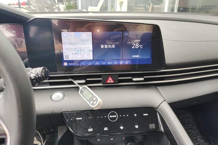 Used Hyundai Elantra 2021 1.5L CVT LUX Prestige Edition Center Console