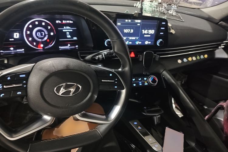 Used Hyundai Elantra 2021 1.5L CVT GLX Elite Edition Center Console