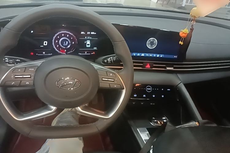 Used Hyundai Elantra 2021 1.5L CVT GLX Elite Edition Center Console