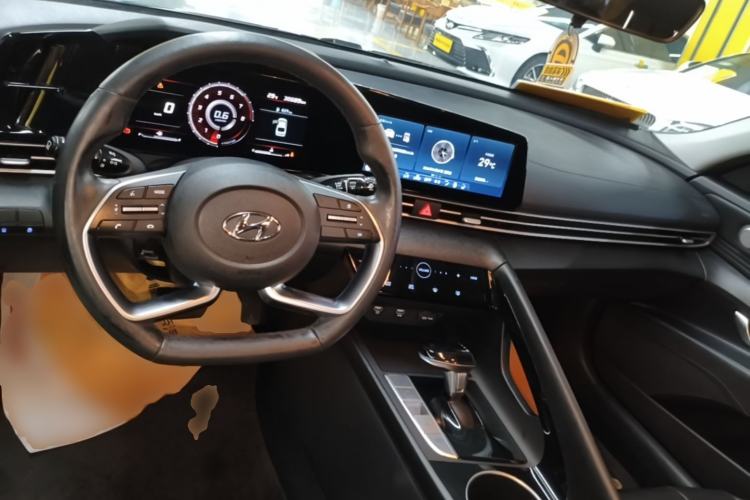 Used Hyundai Elantra 2021 1.5L CVT GLX Elite Edition Center Console