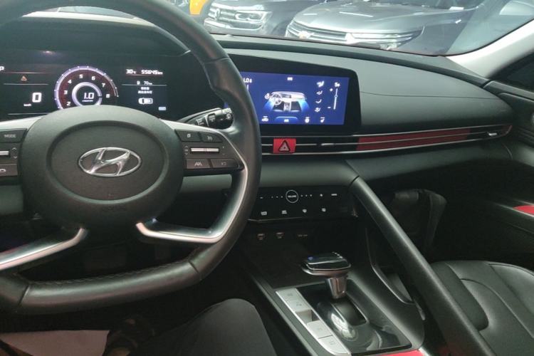 Used Hyundai Elantra 2021 1.5L CVT LUX Prestige Edition Center Console