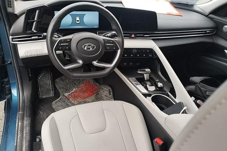 Used Hyundai Elantra 2021 1.5L CVT TOP Flagship Edition Center Console