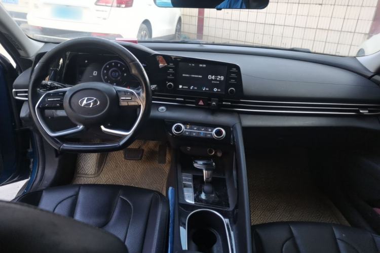 Used Hyundai Elantra 2021 1.5L CVT GLX Elite Edition Center Console