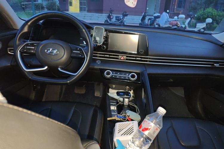 Used Hyundai Elantra 2021 1.5L CVT GLX Elite Edition Center Console