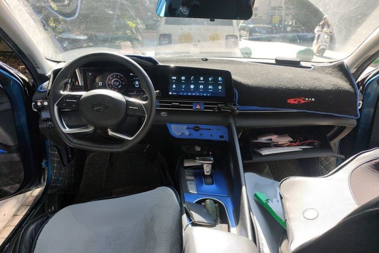 Used Hyundai Elantra 2021 1.5L CVT GLX Elite Edition Center Console