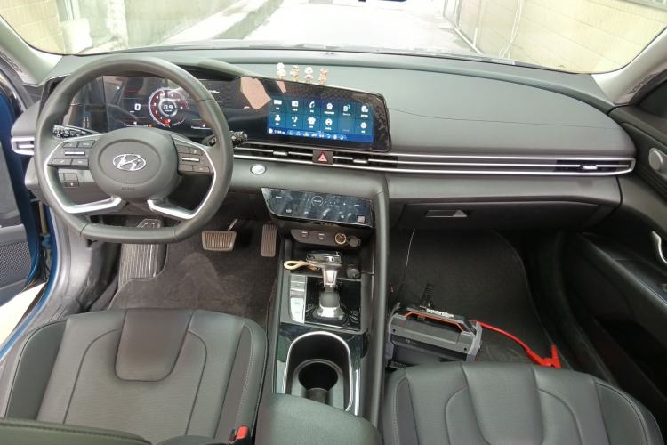 Used Hyundai Elantra 2021 1.5L CVT GLX Elite Edition Center Console