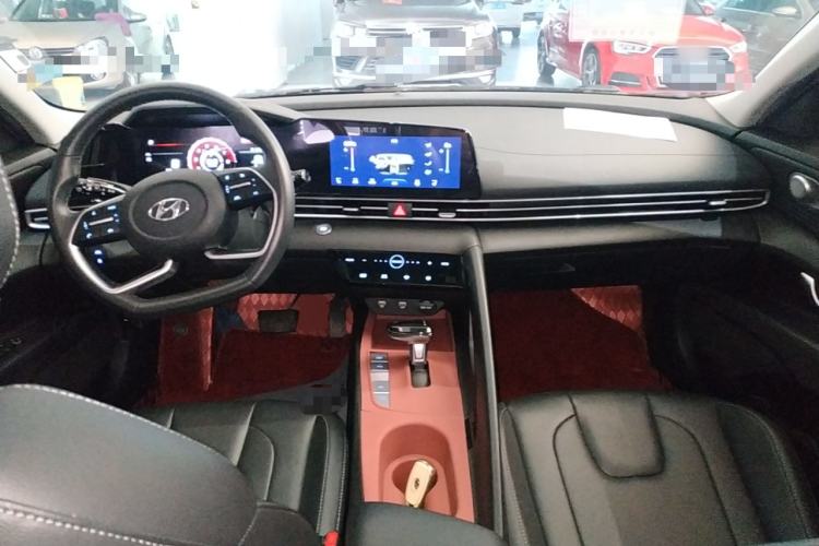 Used Hyundai Elantra 2021 1.5L CVT LUX Prestige Edition Center Console