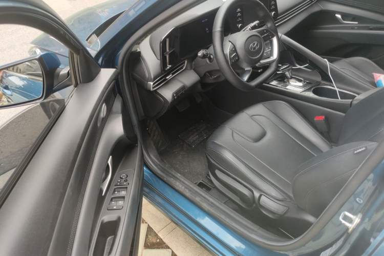 Used Hyundai Elantra 2021 1.5L CVT GLX Elite Edition Driver Seat