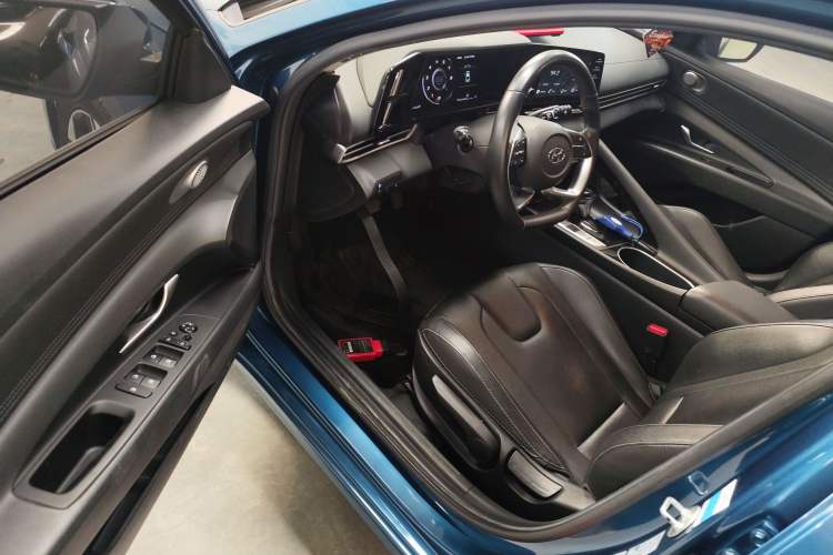 Used Hyundai Elantra 2021 1.5L CVT GLX Elite Edition Driver Seat