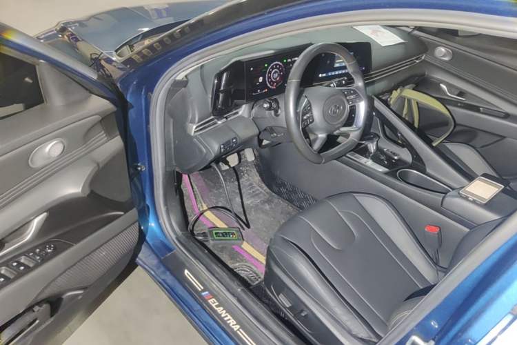 Used Hyundai Elantra 2021 1.5L CVT LUX Prestige Edition Driver Seat