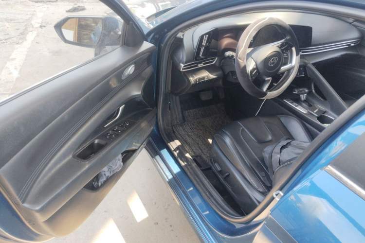 Used Hyundai Elantra 2021 1.5L CVT LUX Prestige Edition Driver Seat