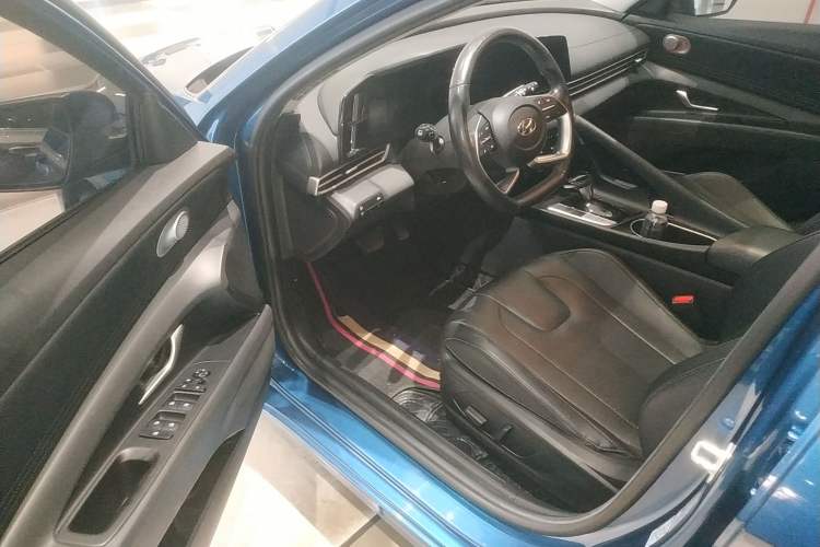 Used Hyundai Elantra 2021 1.5L CVT LUX Prestige Edition Driver Seat