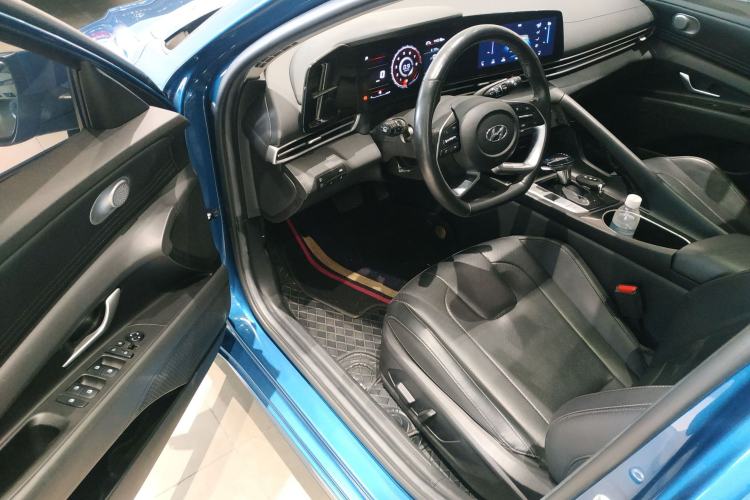 Used Hyundai Elantra 2021 1.5L CVT LUX Prestige Edition Driver Seat