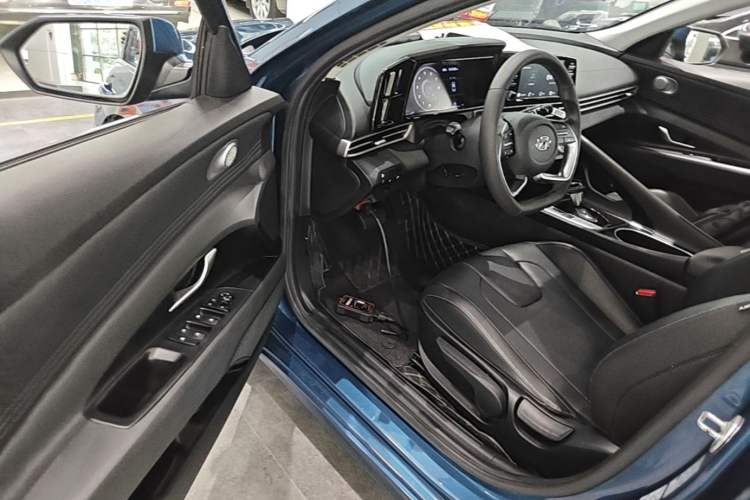 Used Hyundai Elantra 2021 1.5L CVT GLX Elite Edition Driver Seat