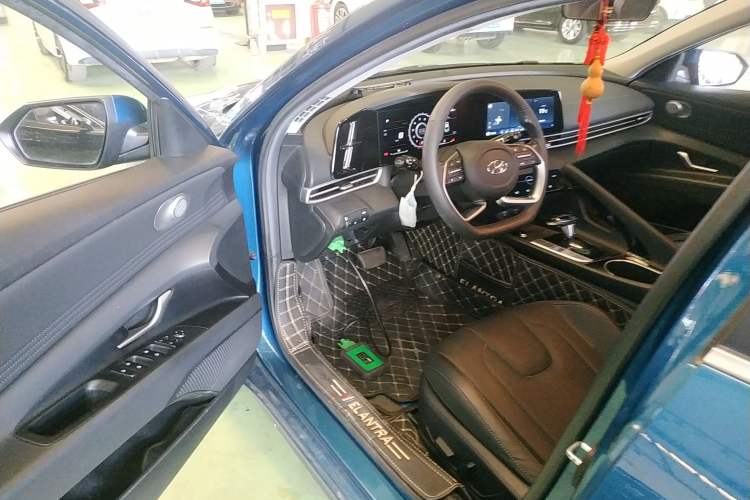 Used Hyundai Elantra 2021 1.5L CVT LUX Prestige Edition Driver Seat