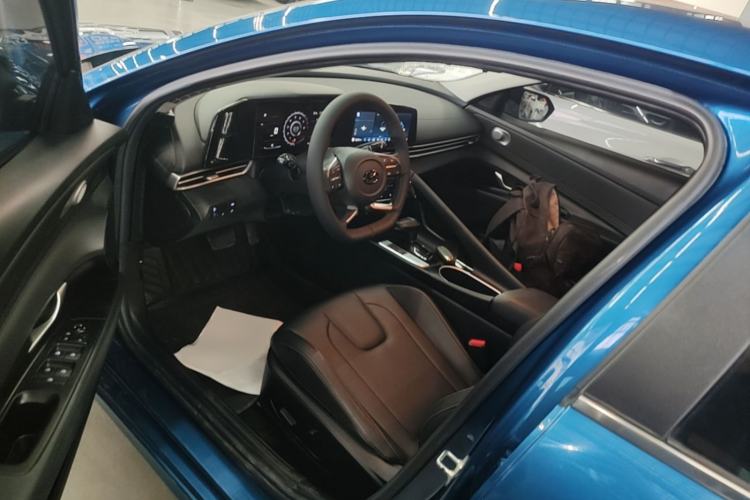 Used Hyundai Elantra 2021 1.5L CVT LUX Prestige Edition Driver Seat