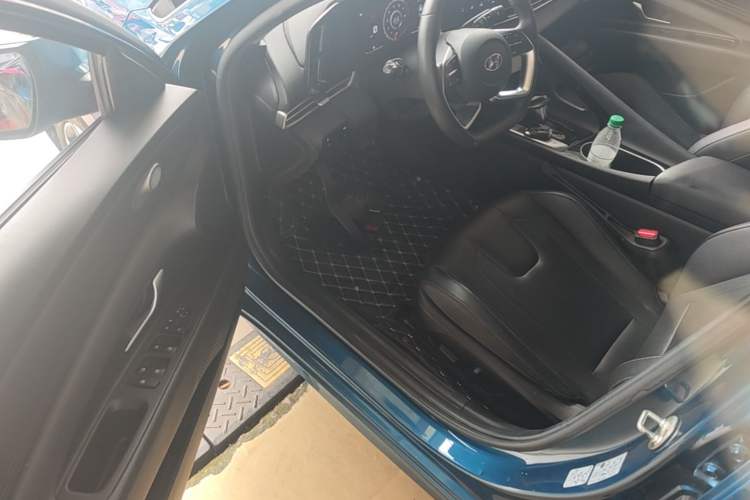 Used Hyundai Elantra 2021 1.5L CVT LUX Prestige Edition Driver Seat