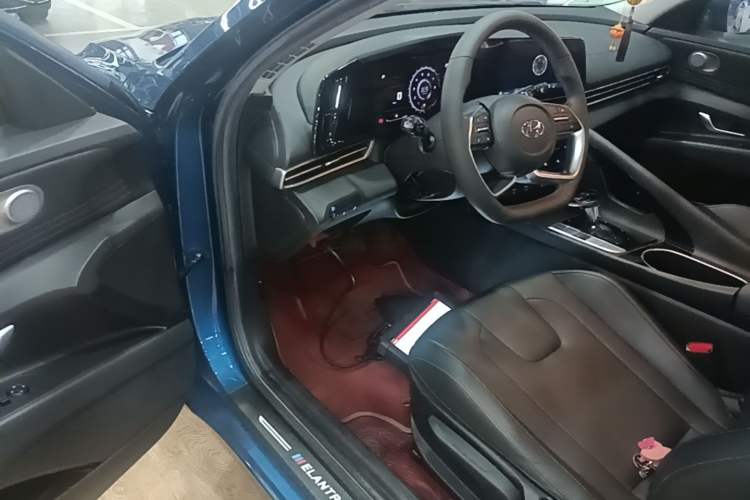 Used Hyundai Elantra 2021 1.5L CVT GLX Elite Edition Driver Seat