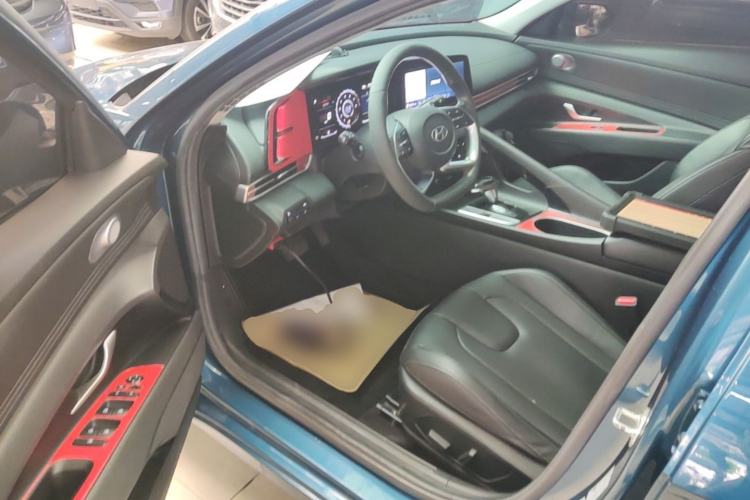Used Hyundai Elantra 2021 1.5L CVT LUX Prestige Edition Driver Seat